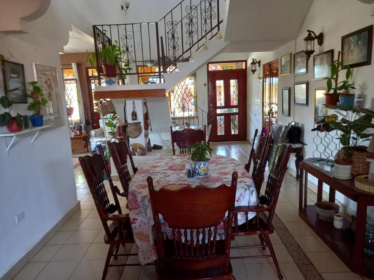 Hostel Kimmell / Hostal Familiar La Casita De Los Kimmell Лас-Таблас Экстерьер фото
