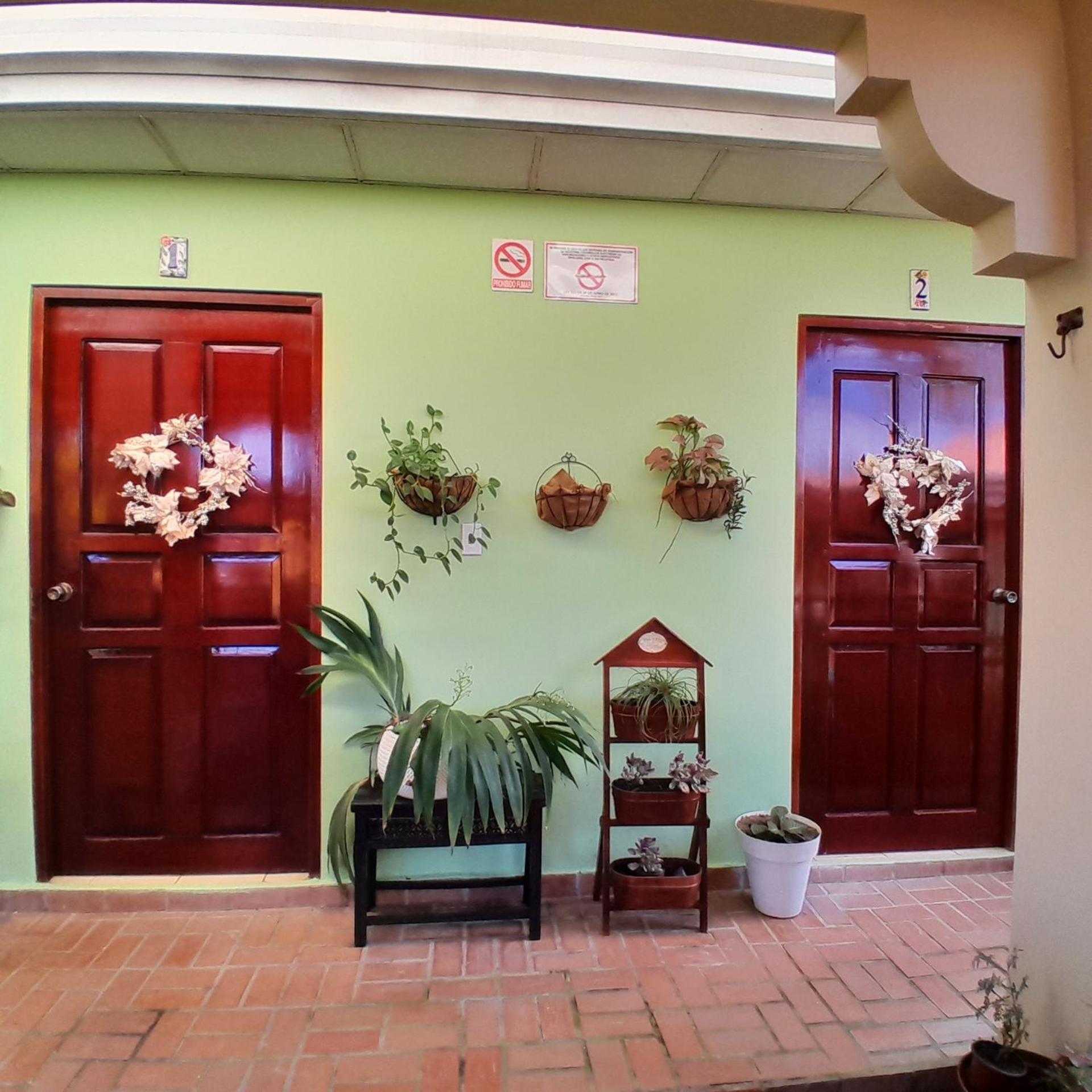 Hostel Kimmell / Hostal Familiar La Casita De Los Kimmell Лас-Таблас Экстерьер фото