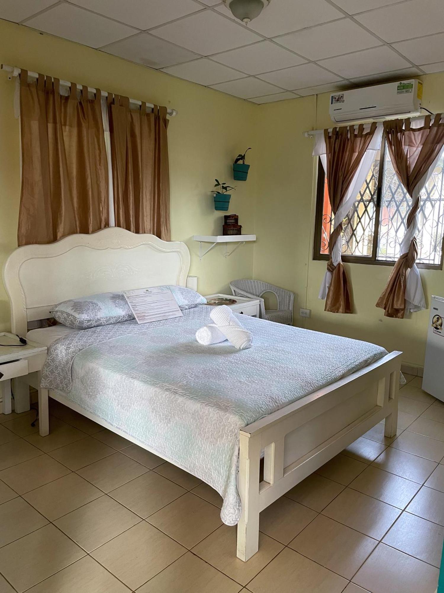 Hostel Kimmell / Hostal Familiar La Casita De Los Kimmell Лас-Таблас Экстерьер фото