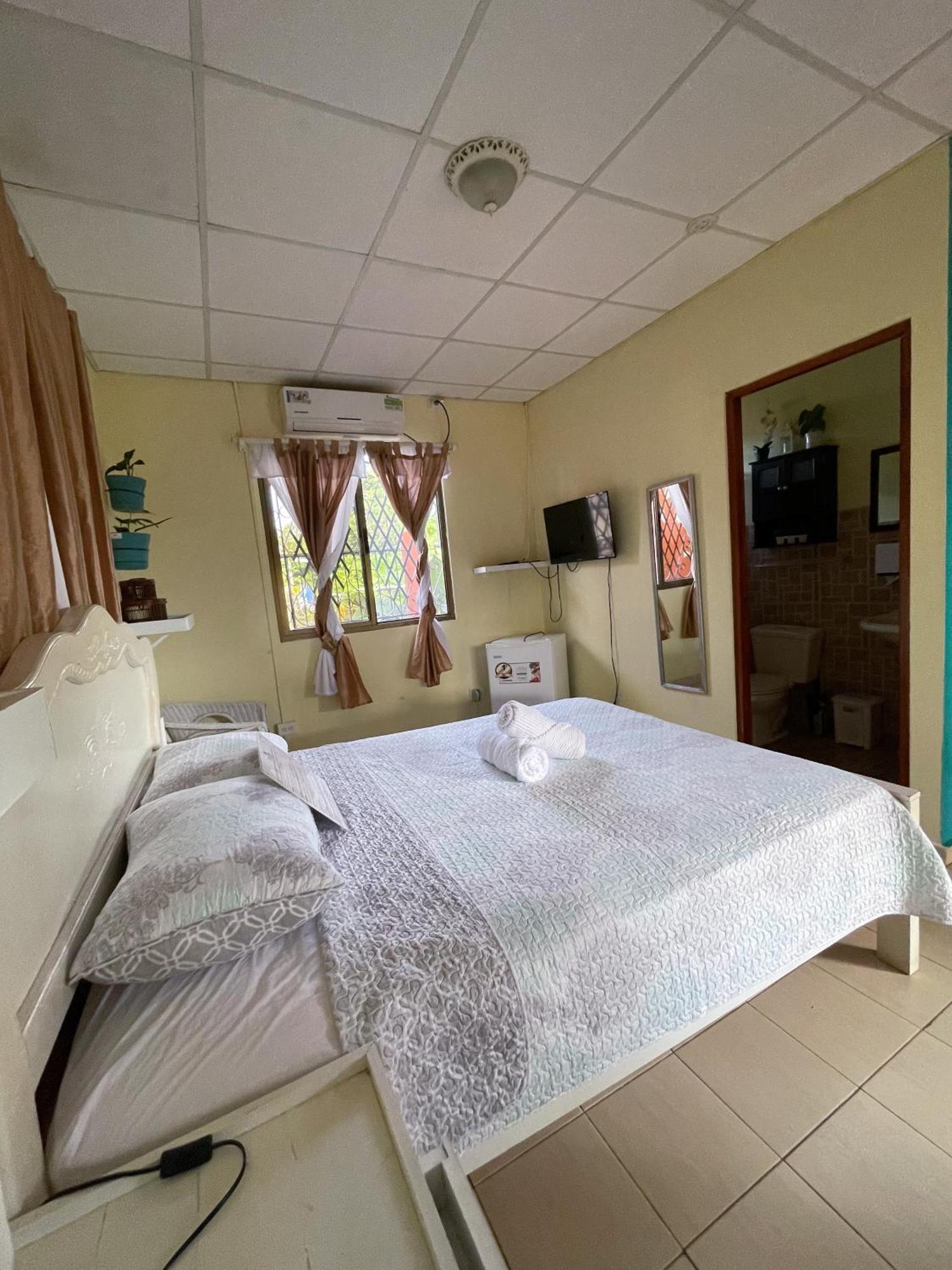Hostel Kimmell / Hostal Familiar La Casita De Los Kimmell Лас-Таблас Экстерьер фото