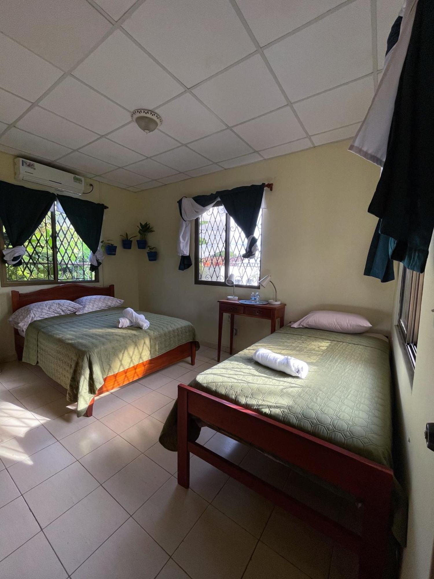 Hostel Kimmell / Hostal Familiar La Casita De Los Kimmell Лас-Таблас Экстерьер фото